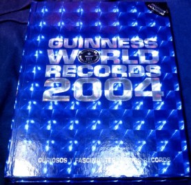 LIBRO GUINNESS WORLD RECORDS 2004